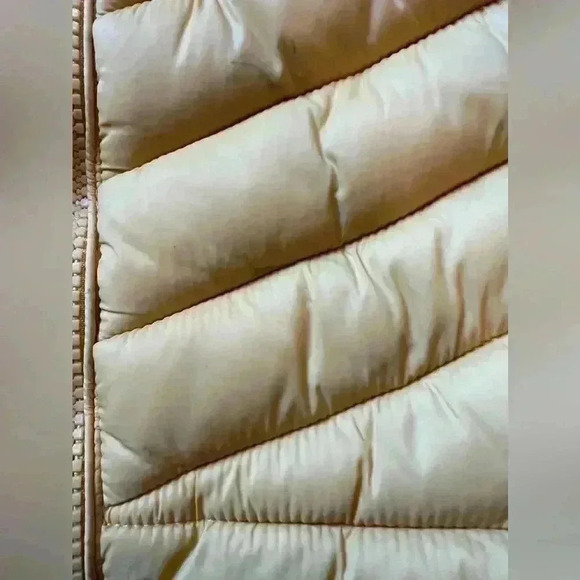 Boys Yellow Zara Puffer Hooded Vest Size 8-9 - Picture 2 of 4